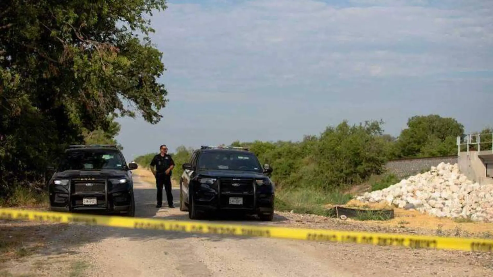 Reten en carretera Texas donde se hallo trailer con migrantes muertos